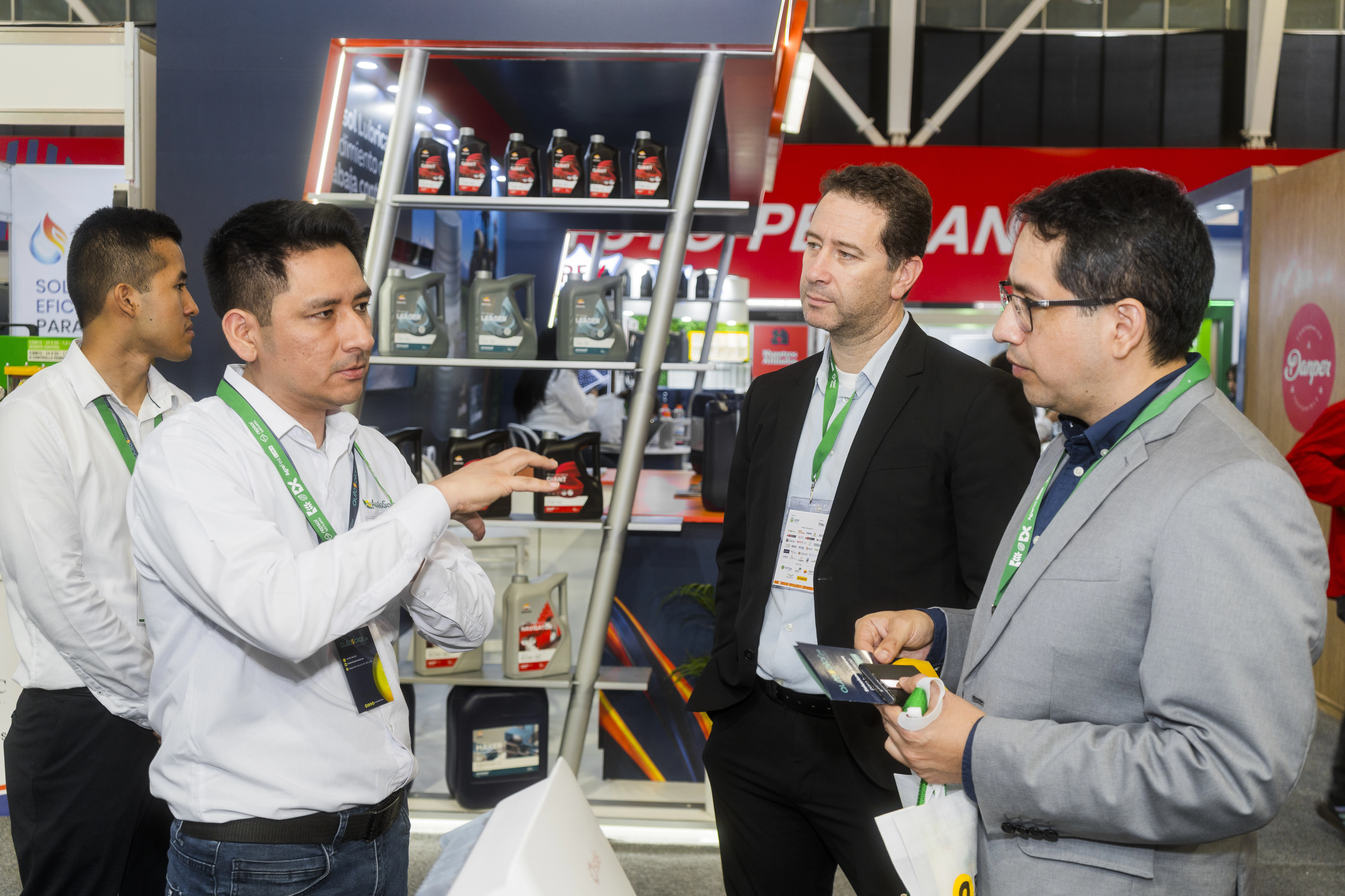 Asesoría empresarial AutoSolar en AgroFest 2026