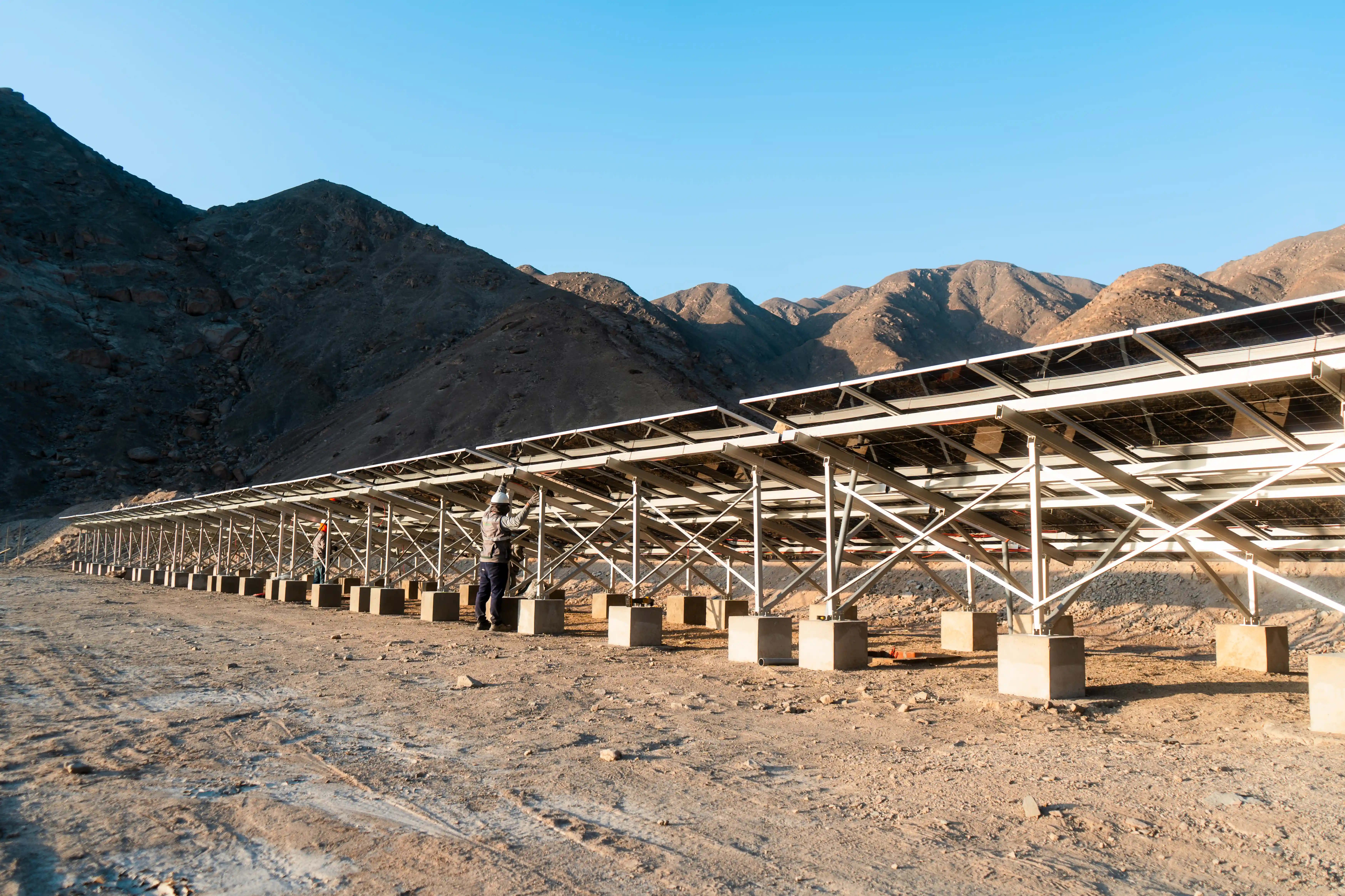Instalación de paneles solares en Huacho, Lima